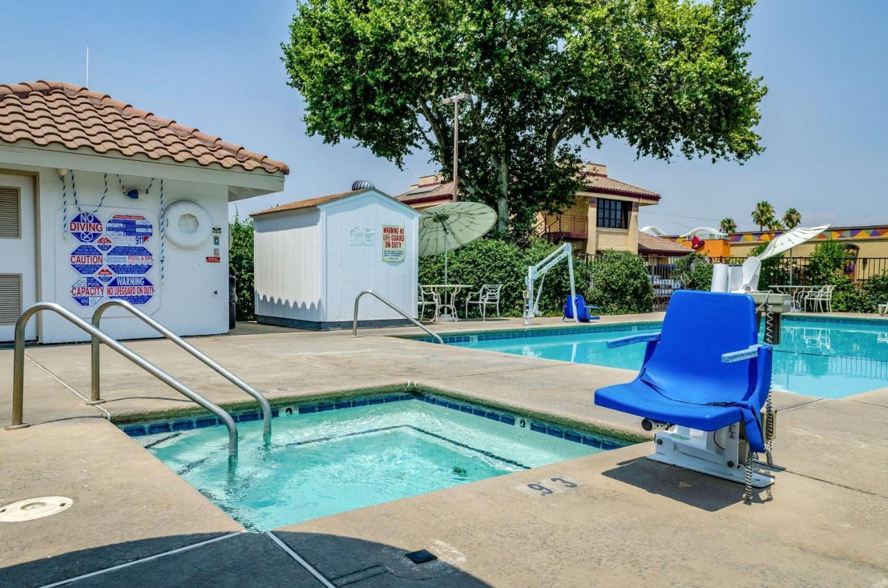 Motel 6 Oakdale, Ca Eksteriør billede